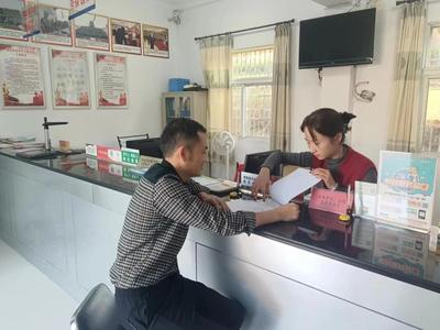 青陽(yáng)縣新河鎮(zhèn) 深化“幫辦代辦”服務(wù)，證照辦理更貼心